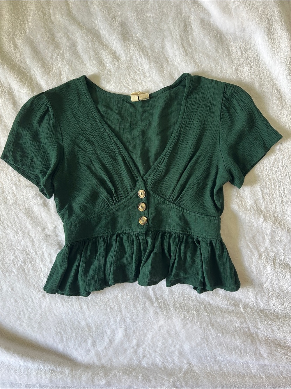 Sky and Sparrow Emerald Green Peplum Button-Front Crop Top
